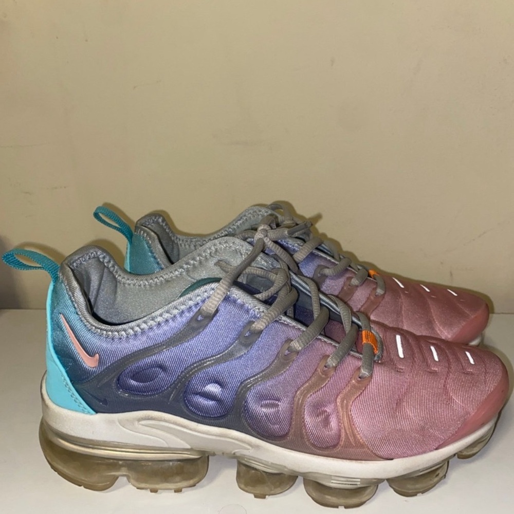 Nike VaporMax Sneakers Size 7M 8.5W